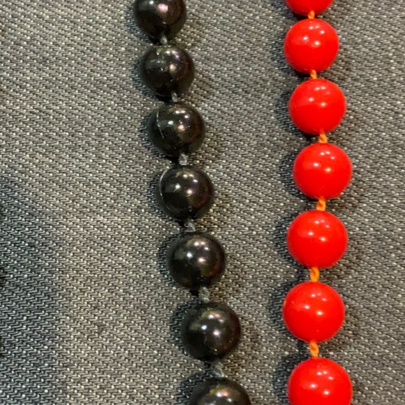 Set of five beaded necklaces - Picture 6 of 10